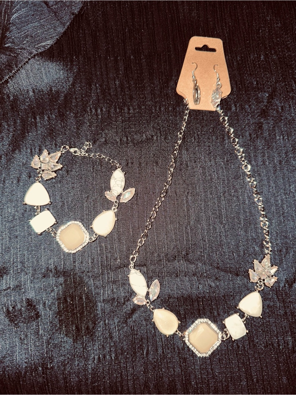Elegant Cream Statement Necklace and Earring Set and bracelet - Picture 5 of 6